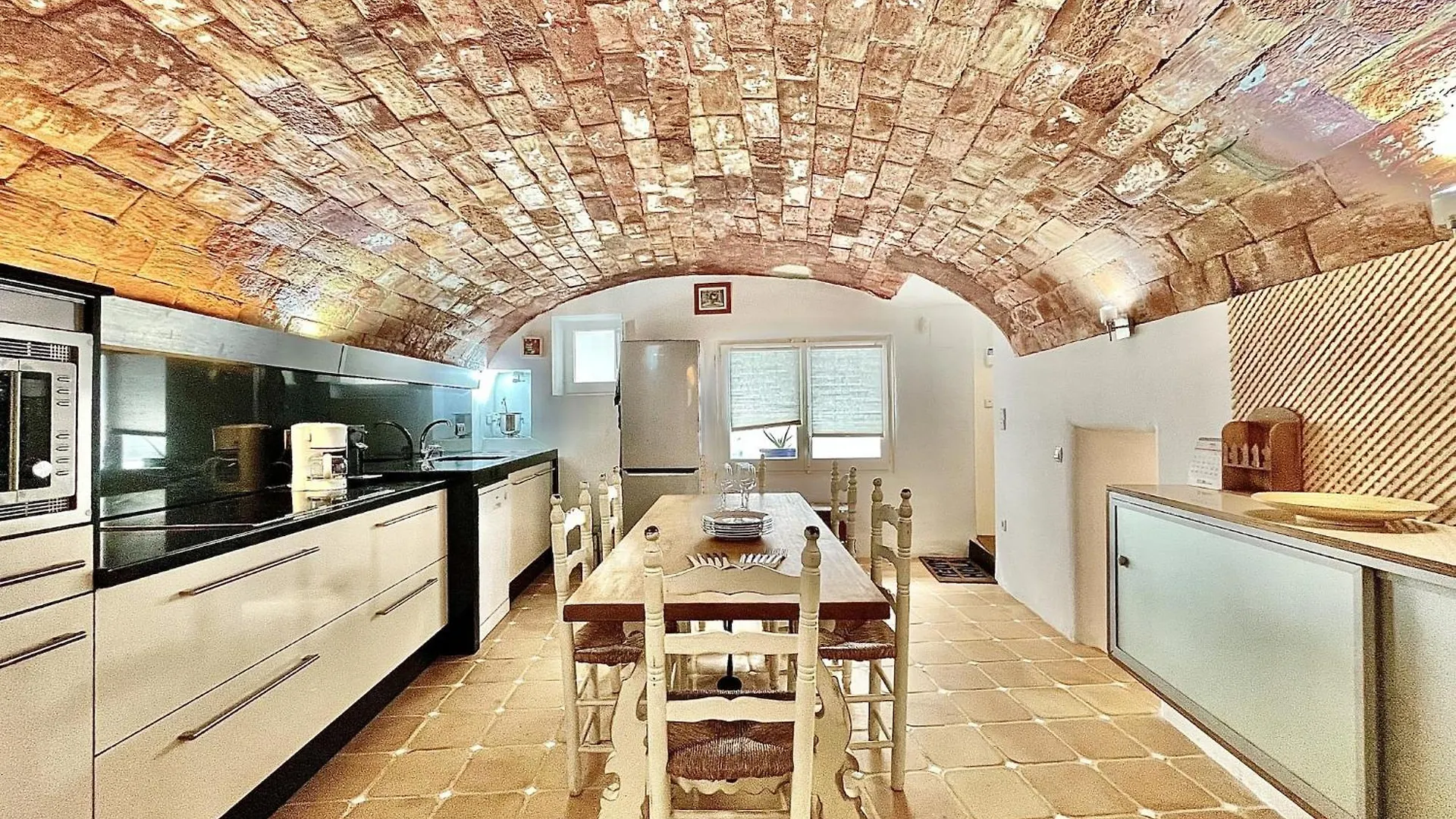 Spacious Apartment Near Roses Beach Spanien