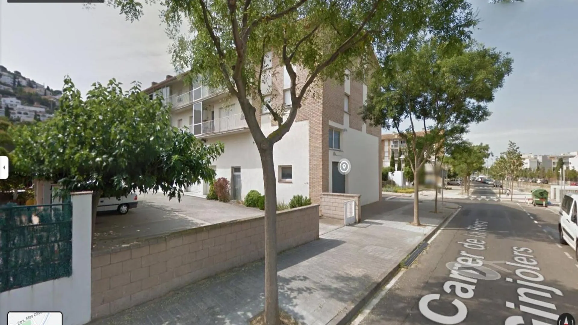 Spacious Apartment Near Roses Beach